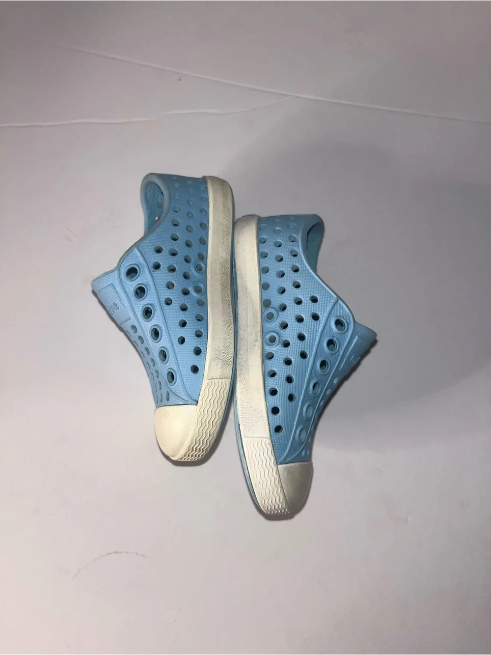 Native Kids Water Shoes in Light Blue with White Toe Jefferson size 4 toddler